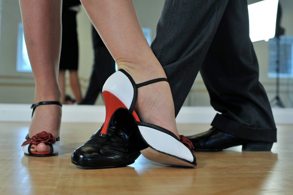 argentinian tango, feet, dancers-2079964.jpg