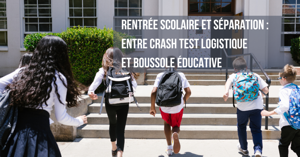 Parent séparé tenant la main de son enfant sur le chemin de l’école, symbolisant la rentrée et la coparentalité.