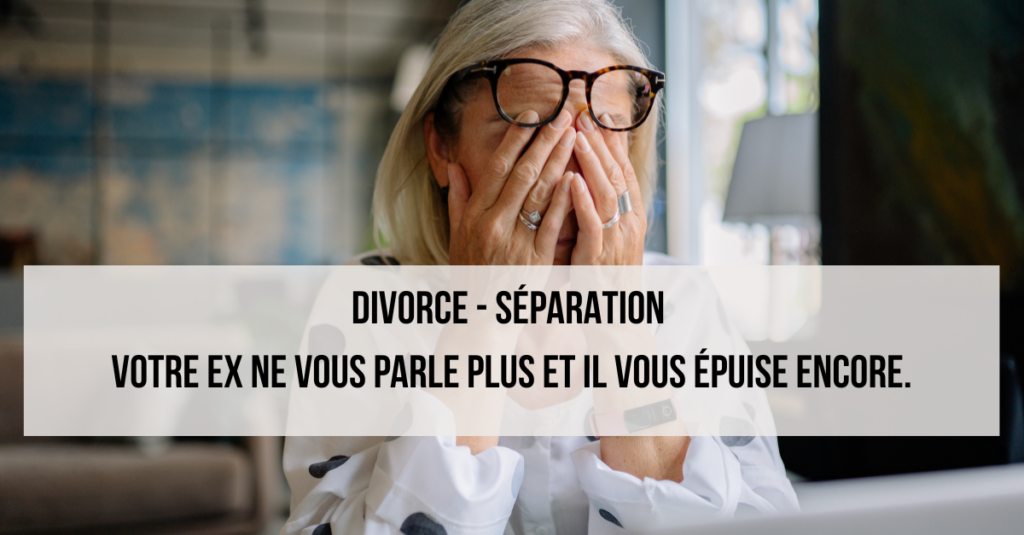 Femme cadre épuisée, mains sur le visage, après un échange avec son ex-conjoint — divorce et épuisement invisible